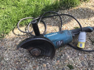£50 • Buy Makita GA9020 230mm Angle Grinder
