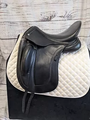 Used Schleese Obrigado Dressage Saddle - 17.5  • $4000