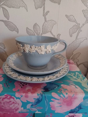 £12 • Buy Wedgwood Queensware Cup Saucer & Plate Trio White On Blue (Trio 1)