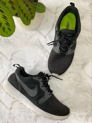 NIKE Roshe Sneakers Men Black • $35