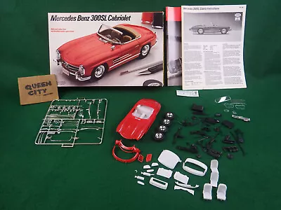 Testors Mercedes Benz 300SL Cabriolet Model Kit 1/24 No. 229 1989 Issue • $36.99