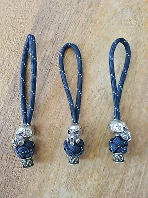 £10 • Buy Skull Gasmask Paracord Keyring