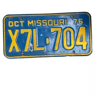 Vtg License Plate Missouri 1976 Old Garage Tag  Bar Pub Man Cave Blue Yellow • $15.95