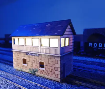 Hornby Doncaster Signal Box R8005 WITH LIGHTS! • £2