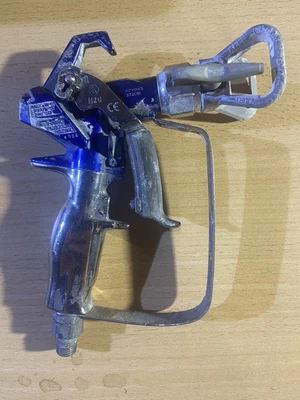 £150 • Buy Graco Contractor Spray Gun + Holder + 423 Tip