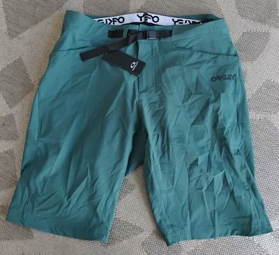 Oakley Drop-In Men SZ 34 MTB Shorts Green Cycling Bike Shorts NWT  • $38