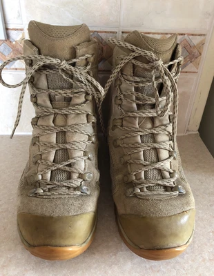 £30 • Buy Lowa Beige Suede Army Boots - Size 6