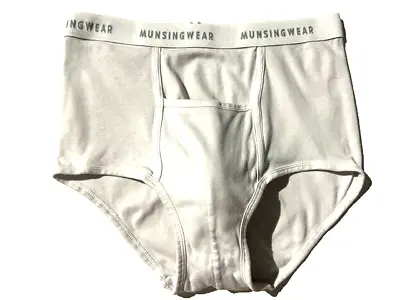 MUNSINGWEAR  Mens White Cotton Kangaroo Pouch Full Cut Brief Underwear  Sz 32 • $12