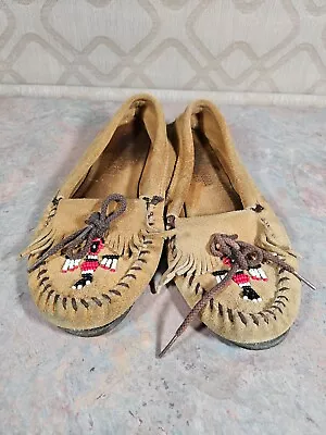 Minnetonka Women’s Tan Beaded Leather Thunderbird Softsole Moccasin Shoes 7.5 • $27.49