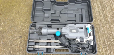 £95 • Buy Mac Allister 1700 Watt 240V Electric Concrete Breaker Chisel 