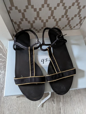 $19.99 • Buy Zara Sepatu Sandal Black Simple Flat Size Euro 40 Like US 8.5