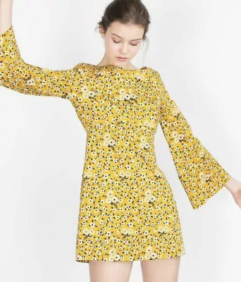 ZARA TRAFALUC Bell Sleeve Floral Dress • $25