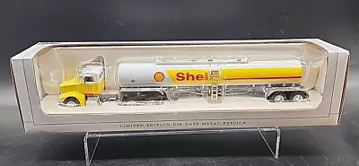 SHELL Gas Oil Peterbilt 385 Day Cab Fuel TANKER 1:64 Spec-Cast Truck #33002 • $89.95