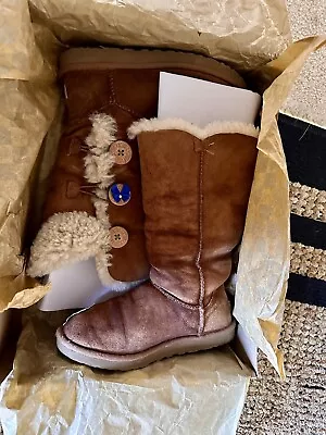 UGG Australia Bailey Button Triplet Chestnut Sheepskin Suede Boots Womens Sz 7 • $50