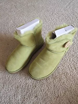 UGG Mini Bailey Button II Boot Size 6 Color Peas • $68