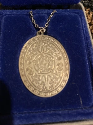 £25 • Buy Queen`s Jubilee 1977 Tudor Rose Silver Pendant / Medal With Chain, Great Con,