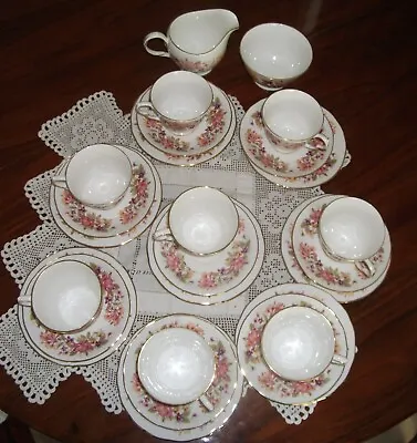 COLCLOUGH TEA SET For EIGHT PERSONS WAYSIDE HONEYSUCKLE  26 Pieces • £29.99