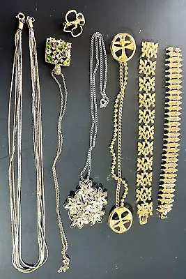 VINTAGE 7 Pcs Lot Gold/Silver Tone Jewelry Necklaces Bracelets Brownie Pin #9 • $5.50