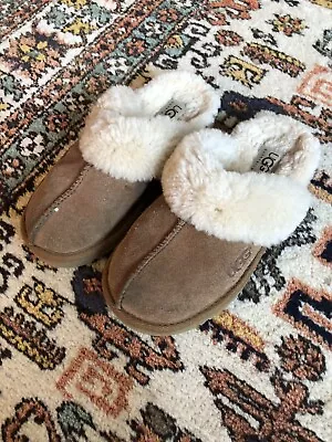 UGG COZY CHESTNUT KIDS SUEDE SLIPPERS SIZES 13 Slip On’s • $25