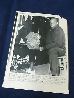 Wire Press Photo 1988 Dwight Gooden Locker Room New York Mets Port St. Lucie FL • $17