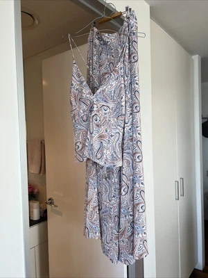 $80 • Buy Tiger Lilly Top And Split Pants Sz 12