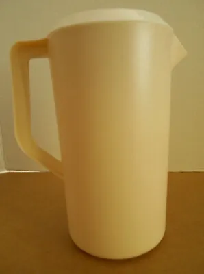 Rubbermaid Tan 2 1/4 Quart Pitcher With White Lid #2445 Vintage P3 • $15.95