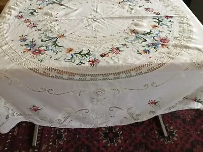 Pretty 66” Circular  Floral Print & Lace Tablecloth With Lace Border • £6.50