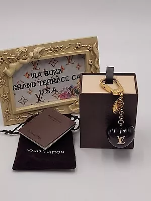 $499.99 • Buy LOUIS VUITTON Pomme D'Amour Coeur Rayures Heart Key Holder/Bag Charm