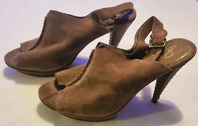 B Makowsky Sz 9m Womens Taupe Suede Heels Upper Leather Shoes • $13.99