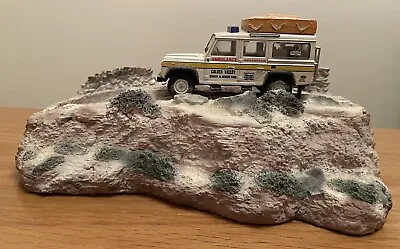 1:43 Corgi CV1002 Calder Valley Search & Rescue Set Land Rover Defender Diorama • £30