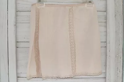 Vintage Vassarette By Munsingwear Crepelon Beige Tricot Nylon  Slip Lace M • $4.80