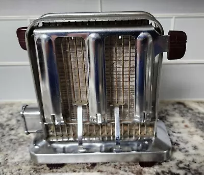 Vintige Swedish 1950s-60s Elektro-Helios Toaster ▪︎ Model 18401 ▪︎ 500W 220V • $69.95