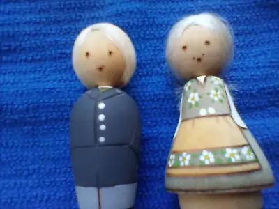 $15 • Buy Vintage Folk Salvo Like Wood Couple  3  Tall
