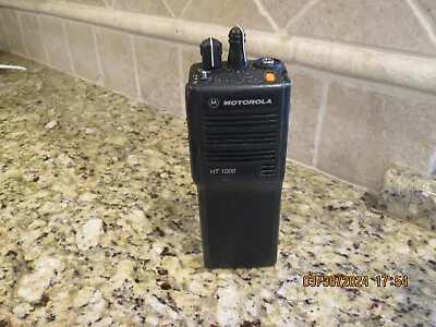 Motorola HT1000 VHF H01KDC9AA3DN 16 Channel  Narrow Band  W/programming • $19.95