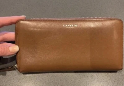 £22.50 • Buy Coach Zip Around Tan Purse