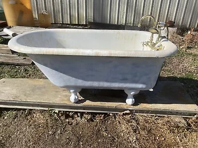 Antique Claw Foot Bath Tub Cast Iron Vintage With Claw Feet. LOCAL PICK UP ONLY. • $300