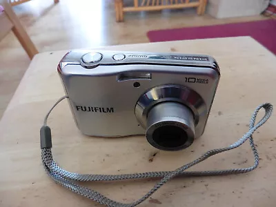 Working Fuji Finepix AV10 Digital Camera With Old School CCD Sensor. • £21