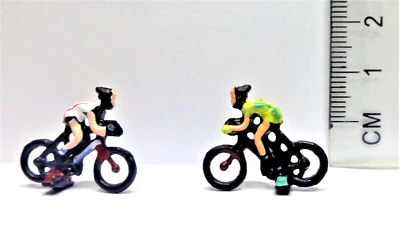 £0.99 • Buy OO Gauge 2 Men On Bicycles People Figures Set  For Hornby Train Layout
