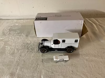 Signature Models 1:32 Scale Diecast 1918 York-Hoover Ambulance With Stretcher • $50