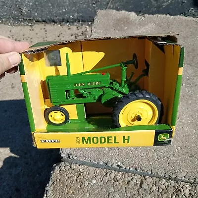 Ertl John Deere Tractor 1939 Model H Green Box 1:16 Die Cast Toy Agriculture • $39.99