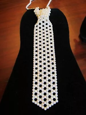 Vintage Faux Pearl Necktie Necklace. EUC • $19.95