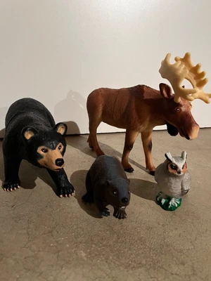 $3.99 • Buy Plastic Woodland Animals - Set Of 4 - Moose, Beaver, Bear, Owl