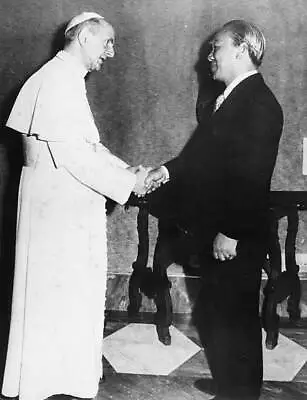 President Of South Vietnam Nguyen Van Thieu Shaking Pope Paul VI 1970 PHOTO • $5.87