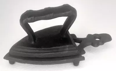 Cast Iron Sad Iron & Trivet Black Miniature Primitive Home Decor • $13.15