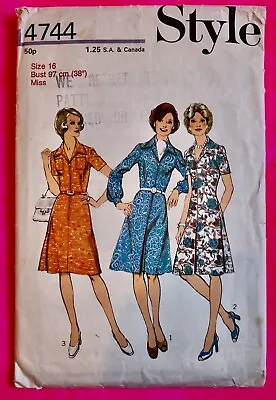 SALE Vintage Sewing Pattern Style 4744 70s Dress With Front Zipper Size 16  • £1