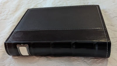 $4 • Buy (2) Vintage Classic Style CD / DVD Binder Case