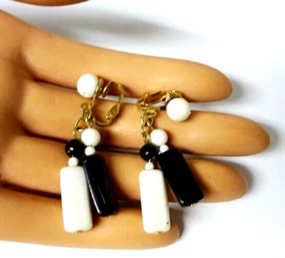 £29.02 • Buy Vintage '60s Dangly Black & White Thermoset Clip Back Pendant Earrings Hong Kong