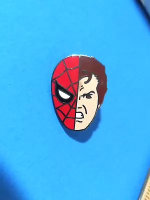 SPIDER-MAN Parker Face Silver Metal & Enamel Pin Back Vintage 1992 Marvel • $24.95