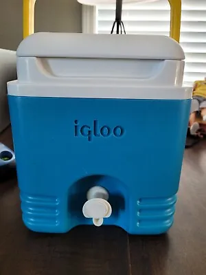 Igloo Vintage 1-Gallon Cube Water Cooler Blue Beverage Jug W/Handle And Spout. • $21.95