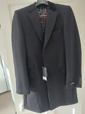 Gianni Feraud 'Harry' Wool Blend Single Breasted Overcoat With Velvet Collar • £80